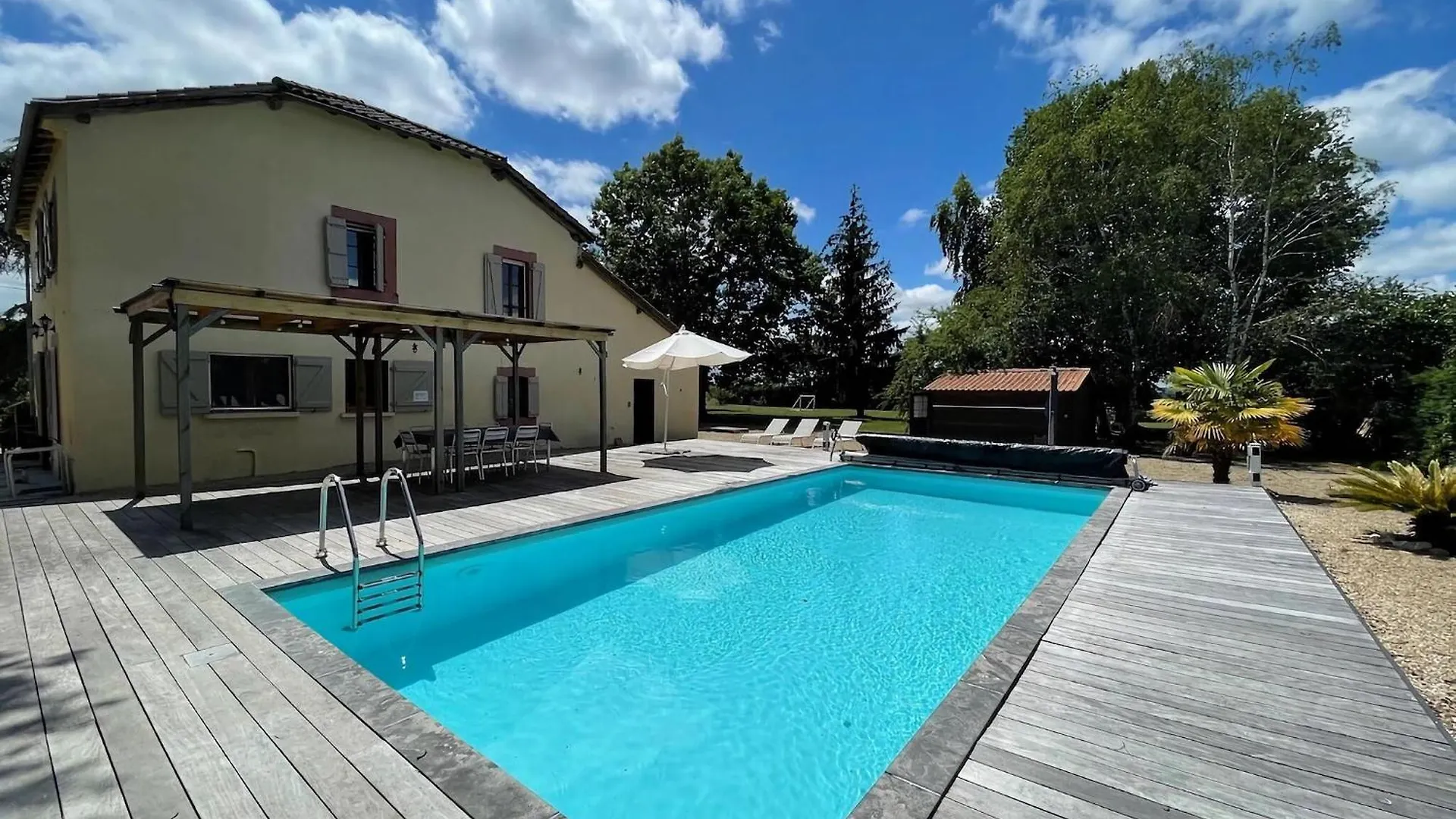 Luxurious Villa In Cazaubon With Swimming Pool Marguestau